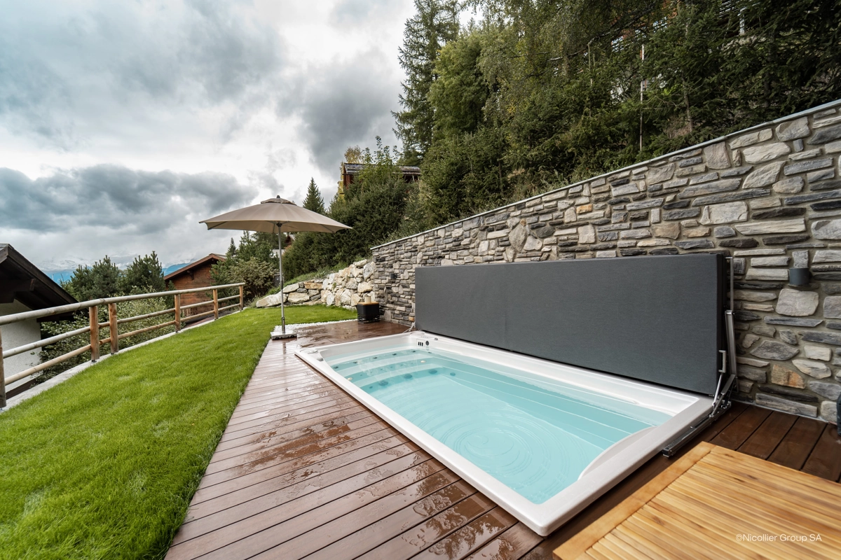 SWIMMSPA Spa de nage installé sur une terrasse